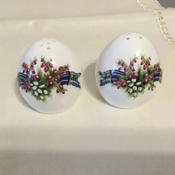 Vintage Sandford Salt and Pepper Egged Shaped Milk Thistle and Tartan Ribbon Set - Picture 1 of 6